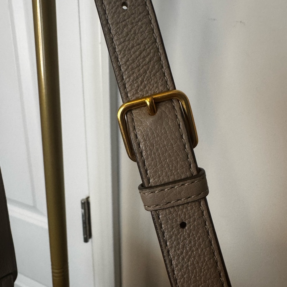 Marc by Marc Jacobs Beige Pebbled Leather Crossbody with Gold Hardware - Picture 7 of 7